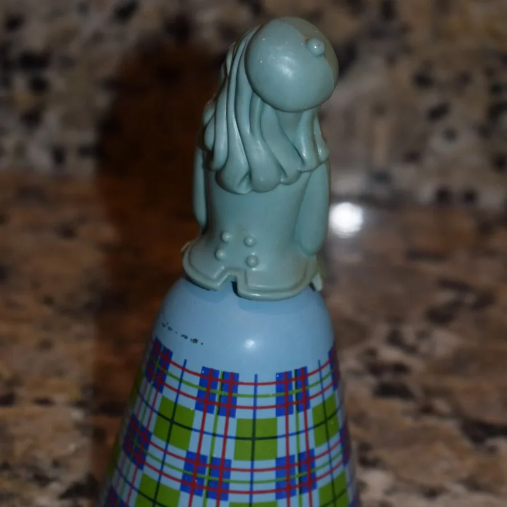Avon Belles of the World Scottish Lass Cologne Bottle with Cotillion Cologne - Picture 2 of 3